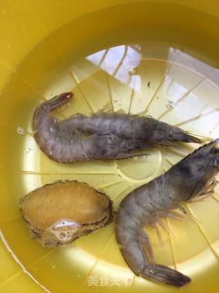鲍鱼拌油菠菜的做法步骤：1