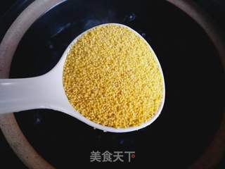 蜜薯红糖小米粥的做法步骤：3