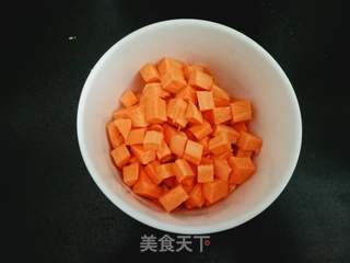 蜜薯红糖小米粥的做法步骤：1