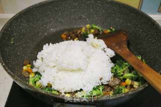 时蔬牛肉炒饭的做法步骤:4