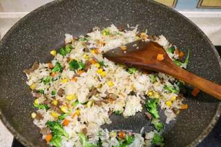 时蔬牛肉炒饭的做法步骤:6