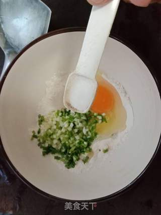 葱花银鱼蛋饼的做法步骤：5