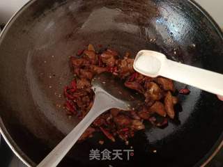 麻辣肥肠的做法步骤:16