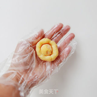流心奶黄月饼,越心软越好吃的做法步骤:13