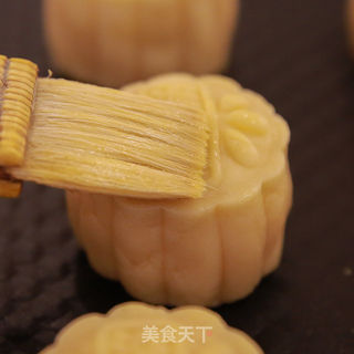 流心奶黄月饼,越心软越好吃的做法步骤:17