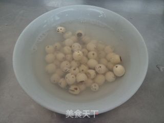 绿豆莲子粥的做法步骤：1