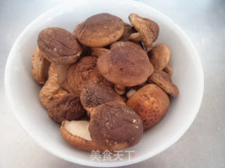 香菇韭菜馅饼的做法步骤:2