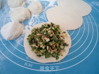 香菇韭菜馅饼的做法步骤:7