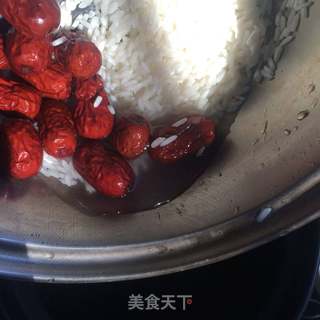 银耳桂花粥的做法步骤:2