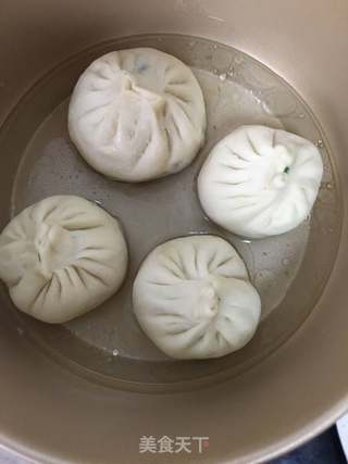 茴香鸡蛋生煎包的做法步骤:13