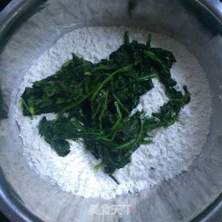 酸汤菠菜面的做法步骤:2