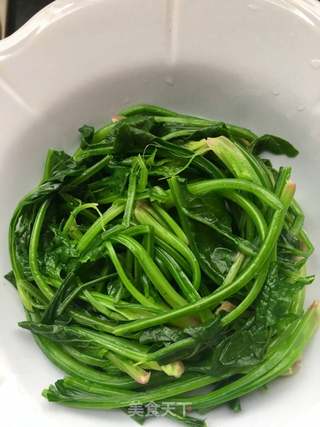 鲜虾仁拌菠菜的做法步骤:5