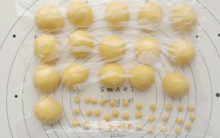 维尼挤挤南瓜面包的做法步骤:9