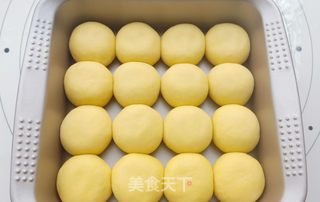 维尼挤挤南瓜面包的做法步骤:11