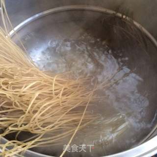酸辣红薯粉的做法步骤：1