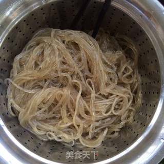酸辣红薯粉的做法步骤：2