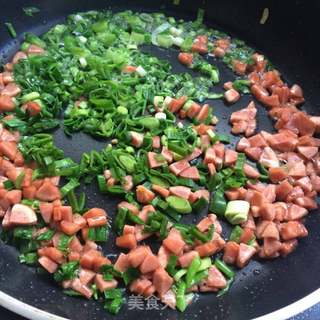豌豆香肠炒饭的做法步骤:4