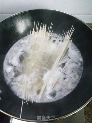 青菜鸡蛋瘦肉汤面的做法步骤:6