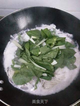 青菜鸡蛋瘦肉汤面的做法步骤:7
