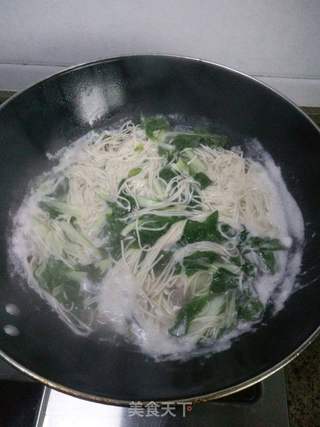 青菜鸡蛋瘦肉汤面的做法步骤:8