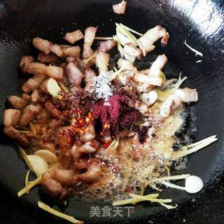 红烧肉酸菜盖浇饭的做法步骤:9
