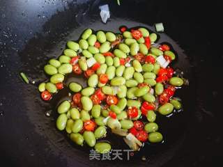 毛豆米炒饭的做法步骤：4