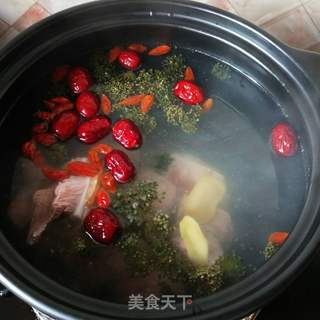 三七花红枣猪骨汤的做法步骤:2