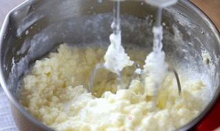 自制黄油——奶油打发过头了怎么办?教你一招变废为宝的做法步骤:5