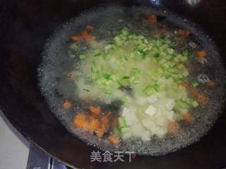 黄瓜木耳豆腐汤的做法步骤:8