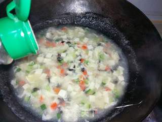 黄瓜木耳豆腐汤的做法步骤:12