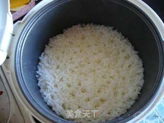 色香味俱全的炒米饭,营养均衡,吃上一口满满的幸福感的做法步骤:2