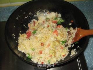 色香味俱全的炒米饭,营养均衡,吃上一口满满的幸福感的做法步骤:5