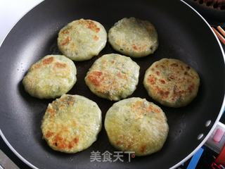 肉末萝卜缨馅饼的做法步骤:11