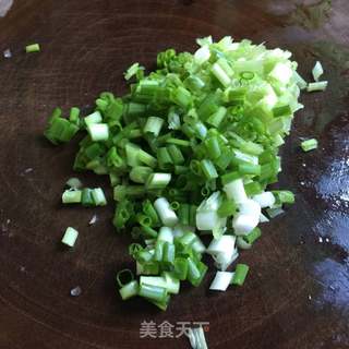 秋葵虾仁火腿炒饭的做法步骤:2