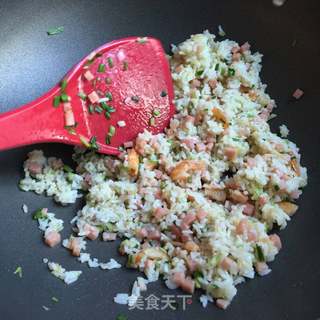 秋葵虾仁火腿炒饭的做法步骤:10