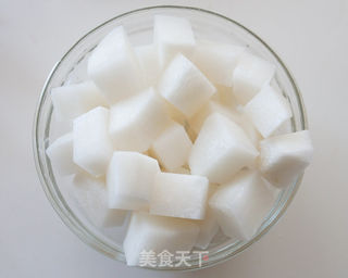 牛腩萝卜煲汤 的做法步骤:2