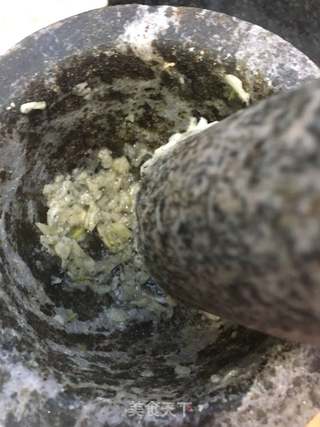 蒜泥拌茼蒿叶的做法步骤:8