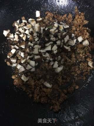 炸酱菠菜面的做法步骤:5
