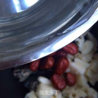 莲藕乌鸡汤的做法步骤:4