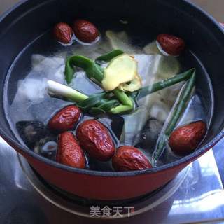 莲藕乌鸡汤的做法步骤:5