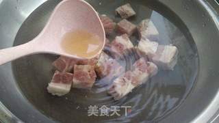 土豆烧牛腩的做法步骤：2