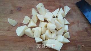 土豆烧牛腩的做法步骤:4