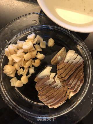 小米大闸蟹粥的做法步骤:2