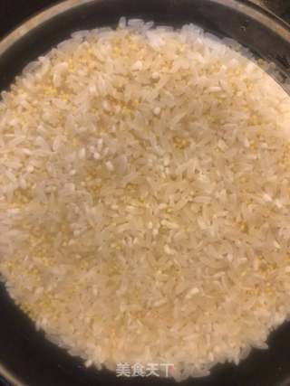 小米大闸蟹粥的做法步骤:3