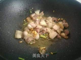 萝卜烧肉盖饭的做法步骤:2