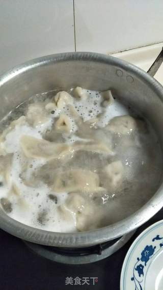 香菜肉水饺的做法步骤:6