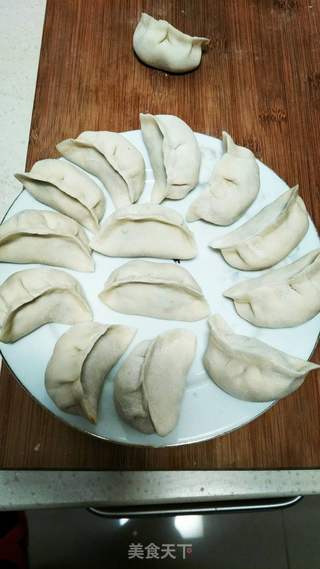 香菜肉水饺的做法步骤:10