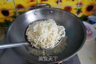 番茄大虾玉米波纹面的做法步骤:5