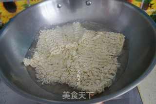 番茄大虾玉米波纹面的做法步骤:4