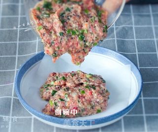 蔬菜牛肉小方的做法步骤:5